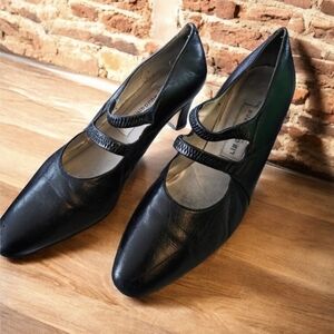 Liz Claiborne Spanish Black Leather Heels